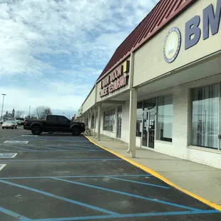 the outside of the restaurant