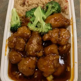 General Tao &quot;Chicken&quot;Combination (Heavy breading, filled with chicken flavored breading, not chicken)