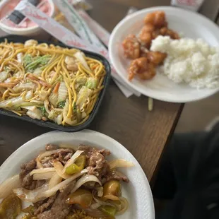 Shrimp lo mein my favorite!!! Great Sesame chicken!!