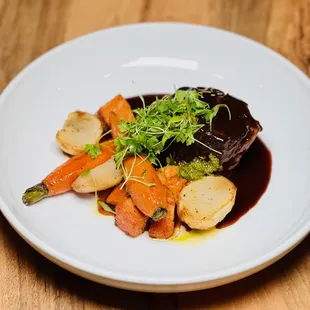 Short Rib (Entree)
Gremolata, jus, cinnamon yams, roasted turnips, baby carrots