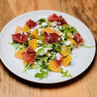 Golden Beet and Arugula Salad
bresaola beef, white balsamic, goat cheese