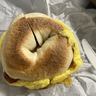 Egg and bacon sandwich on a plain bagel. They got the order wrong and half cut it.