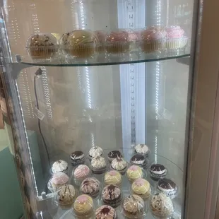 They do custom orders too!! My sister ordered cake pops snd chocolate dipped pretzels for a business rebranding meeting!