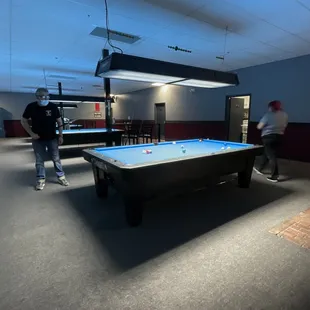 Table one (hourly tables coin op are available)