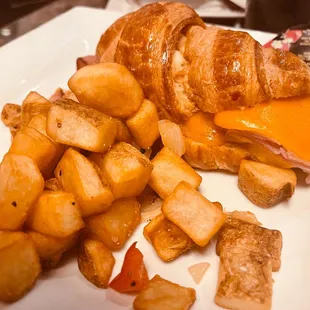 Deluxe Breakfast Croissant