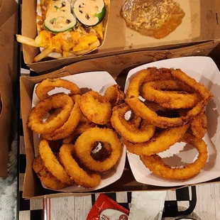 Onion rings &amp; Main st fries