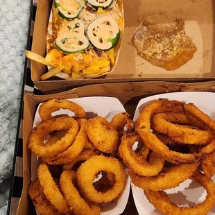 Onion rings &amp; Main st Fries