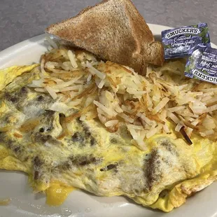 Omelette hashbrowns toast