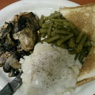 Grilled chicken with sauteed mushrooms