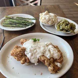Chicken fried steak with huge green beans outstanding but that asparagus was great best I've ever taste! Nice spot to meet up with friends!