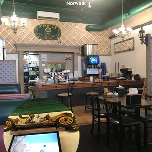 Been here a few times for lunch and dinner. Good food, good atmosphere. Amy is always friendly. They have all sorts of sandwiches