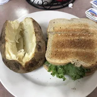 Veggie sandwich with plain potato
