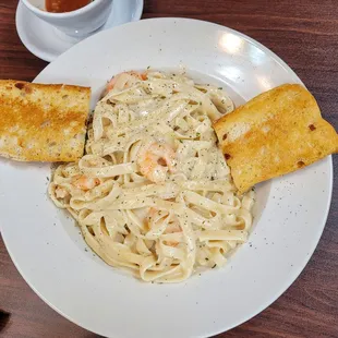 Shrimp alfredo