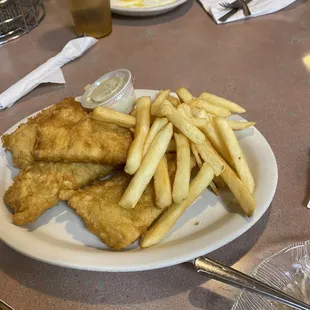 I had the Friday fish and chips. Was excellent, not greasy, fresh and hot!