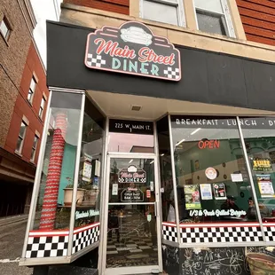 From Virginia came for the weekend.  This place is a great diner !!!