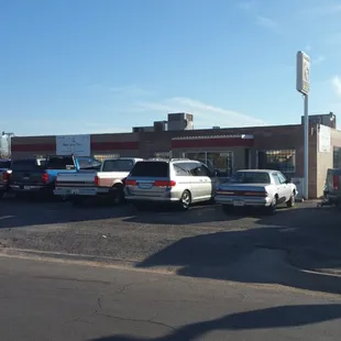 Packed parking lot, great sign