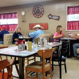 An "old fashioned diner" with great daily breakfast and lunch speicals.
