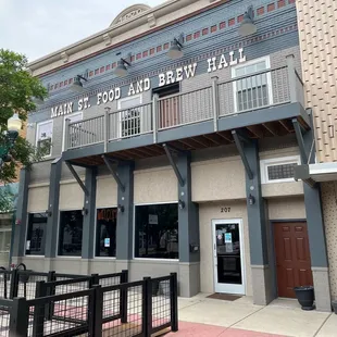 downtown in house brewery with variety of food venders-full bar