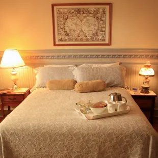Old Kate&apos;s Room | Private Bath &amp; Shower | Main Street Inn Bed &amp; Breakfast