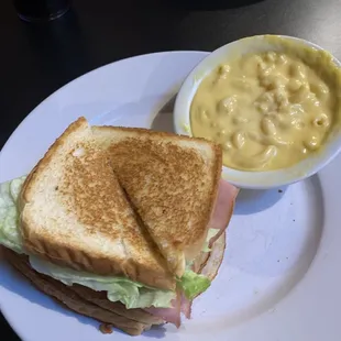 Club sandwich with Mac and cheese