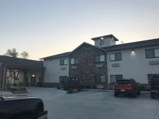 Boulders Inn & Suites