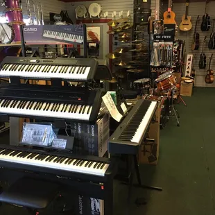 Keyboards &amp; digital pianos