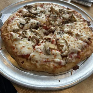 Small mushroom pizza
