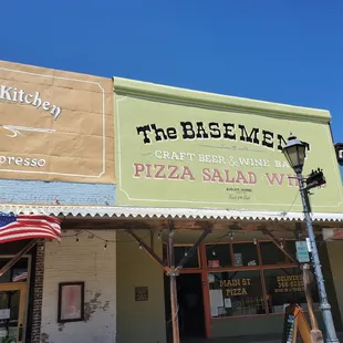 Front of Main St. Pizza 05/02/2021