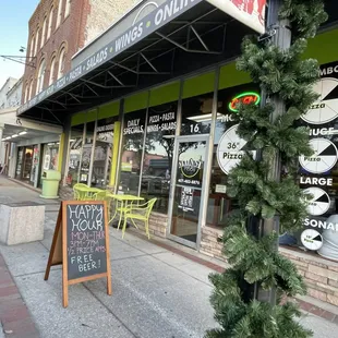 Outside Main Street pizza