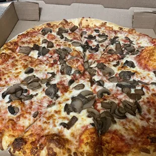 Large mushroom pizza