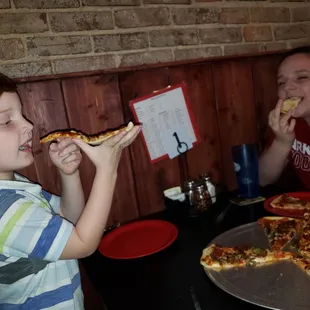 Looking for some good pizza and a fun family atmosphere? Try this location!! Their food is always top notch!! Gordon Ramsey would be proud!