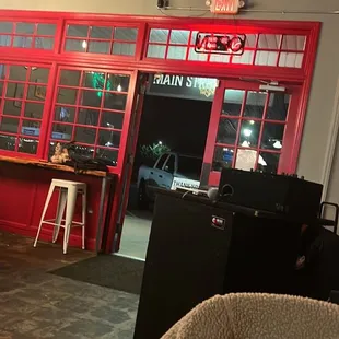 a view of the outside of a restaurant