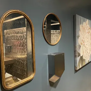 Loving the bathroom mirrors