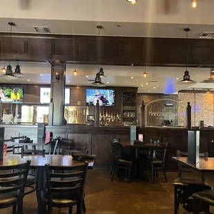 Bar &amp; seating