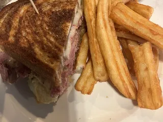 Daly's Pub