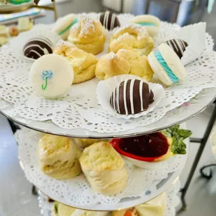 food, dessert, cupcakes