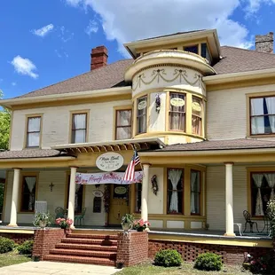 Outside of Main Street Tea House