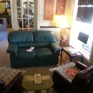 What a comfortable area to enjoy friends and food and drink.