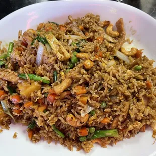 F6. Kow Pad Pineapple Dinner