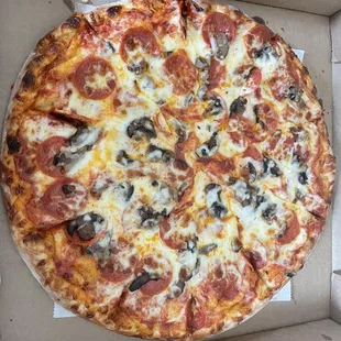 Maisie's pizza with pepperoni, mushrooms and extra cheese.  Ten out of ten.