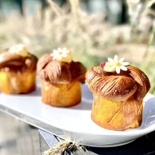 Croissant Rolls with passion fruit ganache, crispy passion fruit &amp; raspberry , marguerite in Valrhona chocolate !