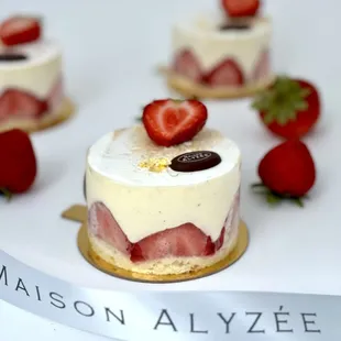 "Le Fraisier"    Organic vanilla sponge cake, Light vanilla cream, organic fresh strawberries, topped with soft light meringue