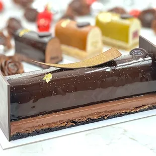 Xmas Log 2024: 100% Chocolate Cacao biscuit Hazelnut crunchy, Chocolate cremeux, Dark chocolate mousse &amp; a very light touch of Caramel