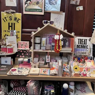 Super cute selection for the Harry Styles fan in your life !