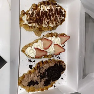 tiramisu, strawberries, oreo