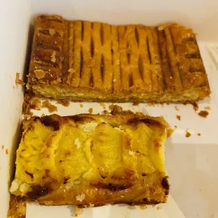 On the image : Top = Crème Feuillete ( super tasty, great texture ), Botton= Pineapple Twist ( very tasty as well, with coconut ).