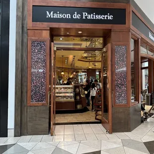 Maison De Patisserie Entrance