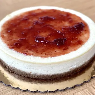 Vanilla cheesecake with homemade strawberry Jam