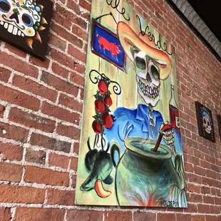 Mexican D-of-the-D theme w/ plenty of natural brick.