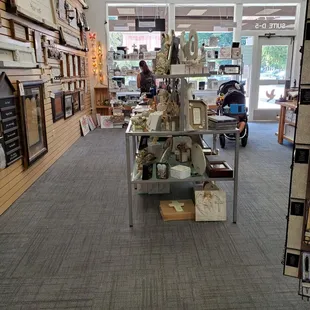 Interior store gifts